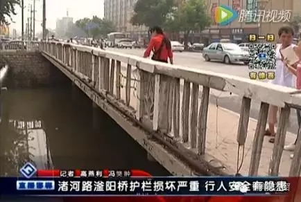 最近住在渚河路滏陽橋附近的居民們反映，說滏陽橋護欄破損嚴(yán)重，每次從橋上通過時，都提心吊膽，附近居民為了安全，用繩子簡單的進行圍擋。
